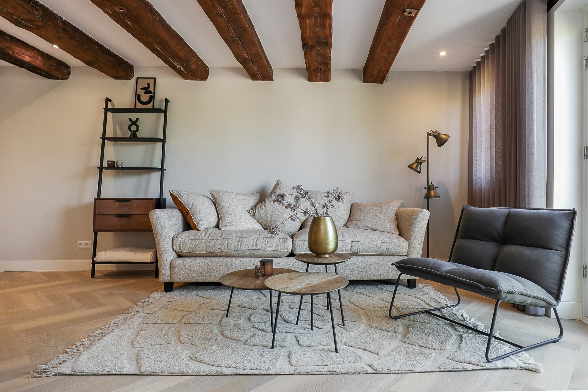 2 bedrooms Surface Area: 100m2 Furnished