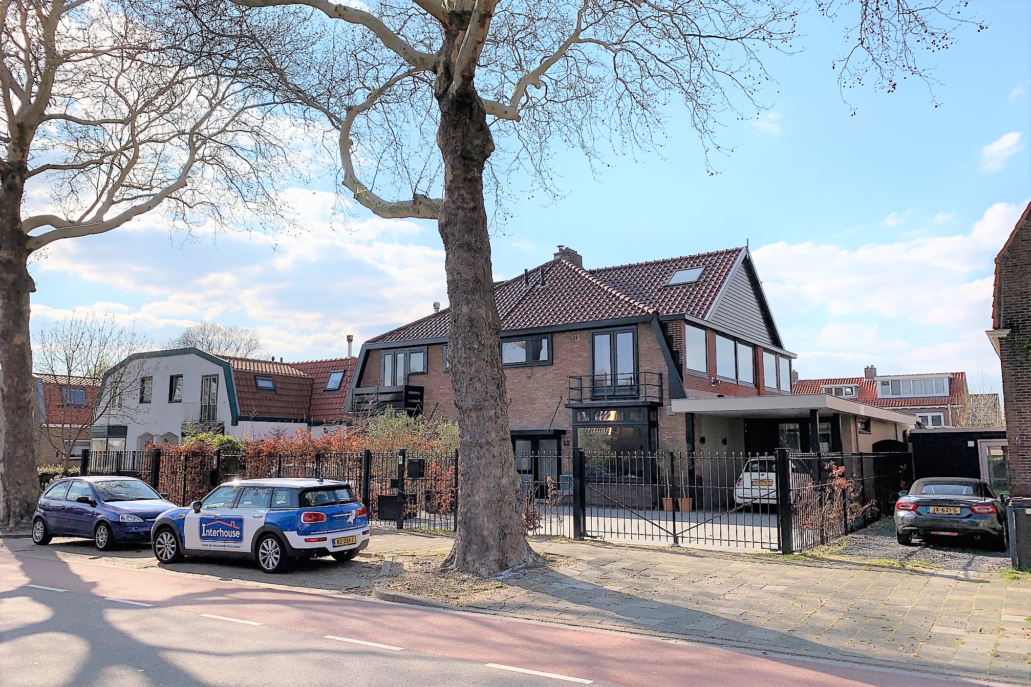 5 bedrooms Family home Surface Area: 245m2 Furnished Available from: Available Now! Badhoevedorp
