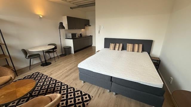 Studio te huur Esperantostraat in Den Haag voor € 1.335