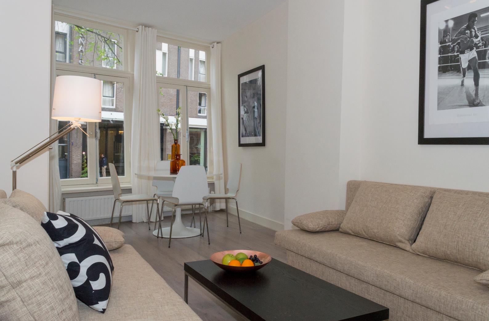 1 room available in 2 bedroom Apartment in Centre