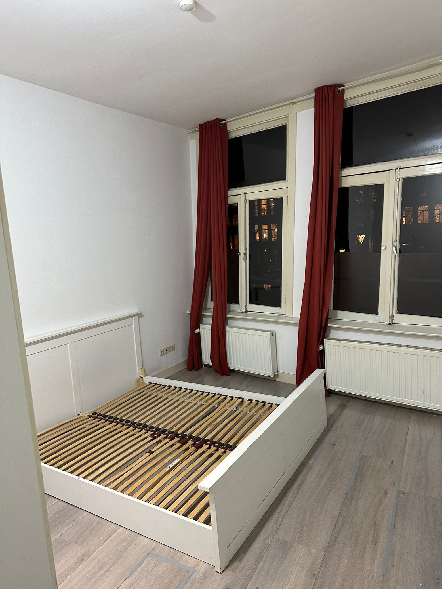 Nice room for rent next to the canal.