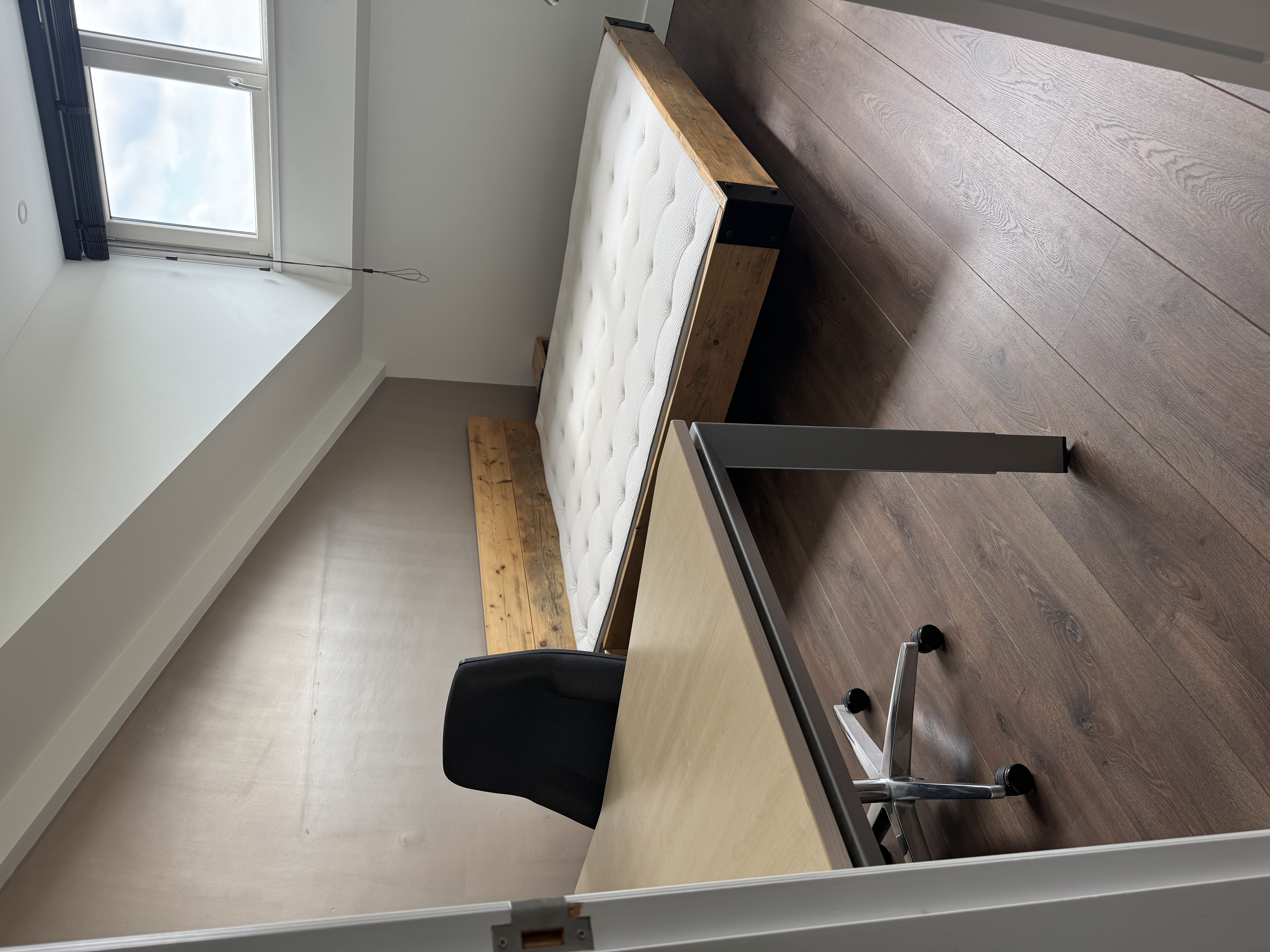 Spacious fully furnished room