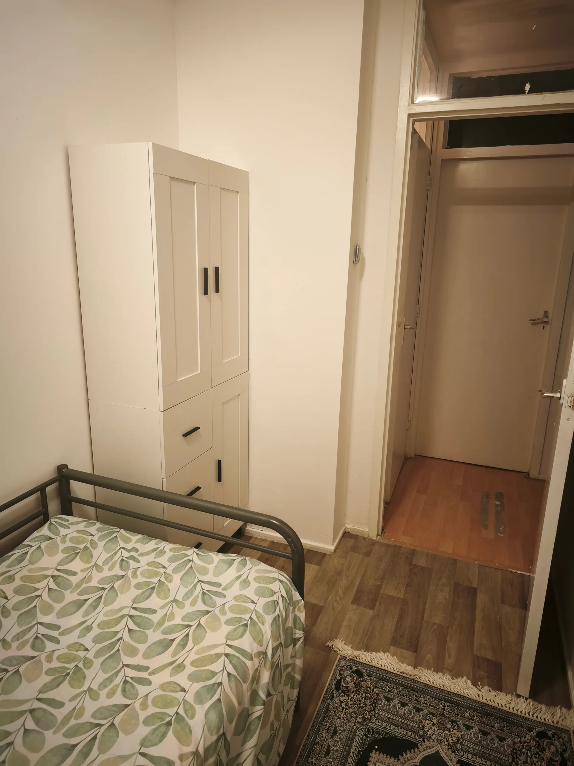 Single room for women