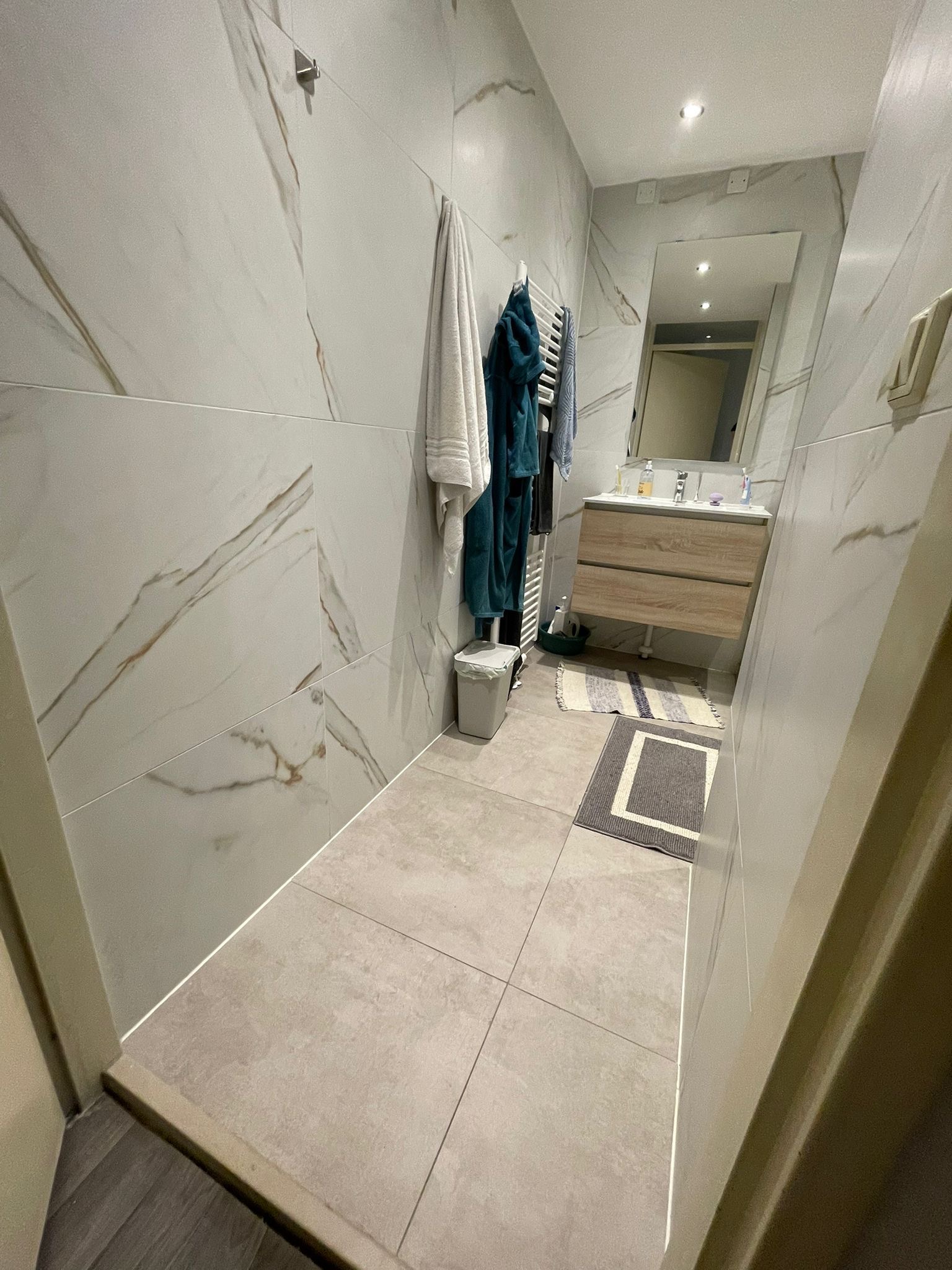 Spacious 4 bedroom apartment next to metrostation