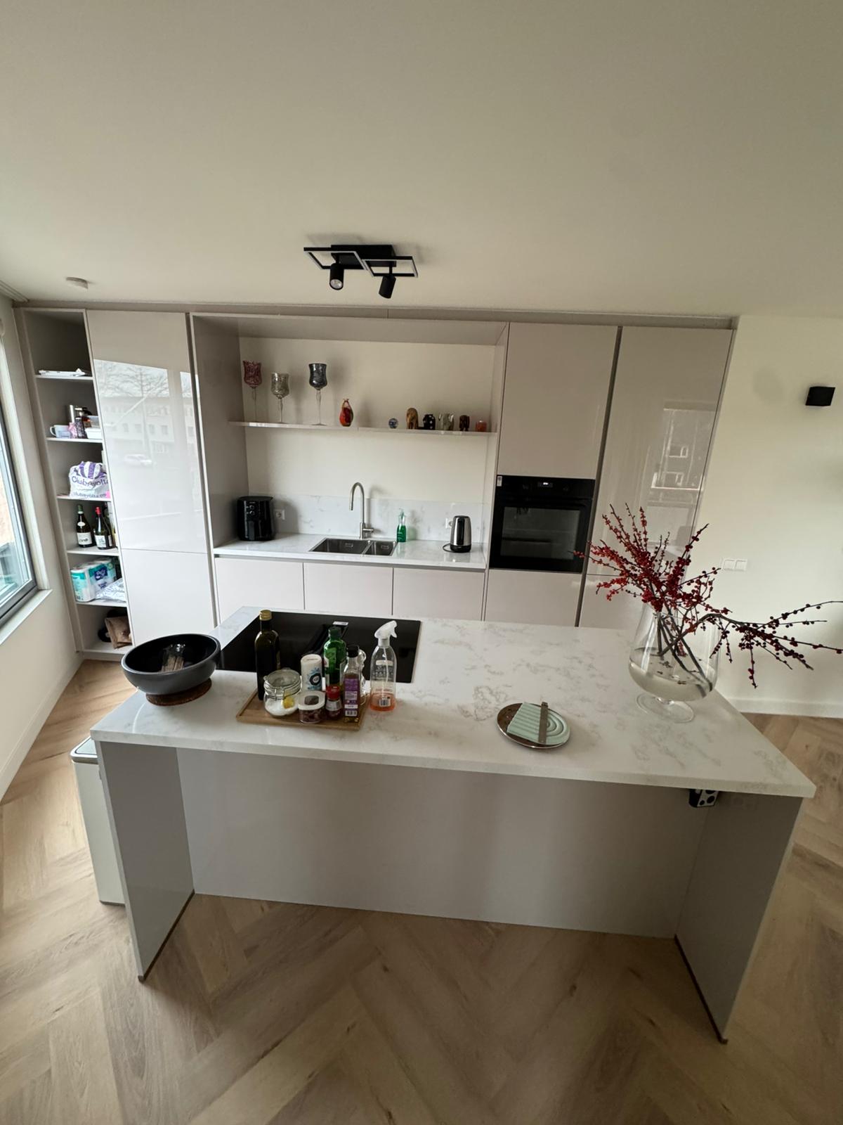 Rooms 14-16m² in Renovated 131m² Apartment