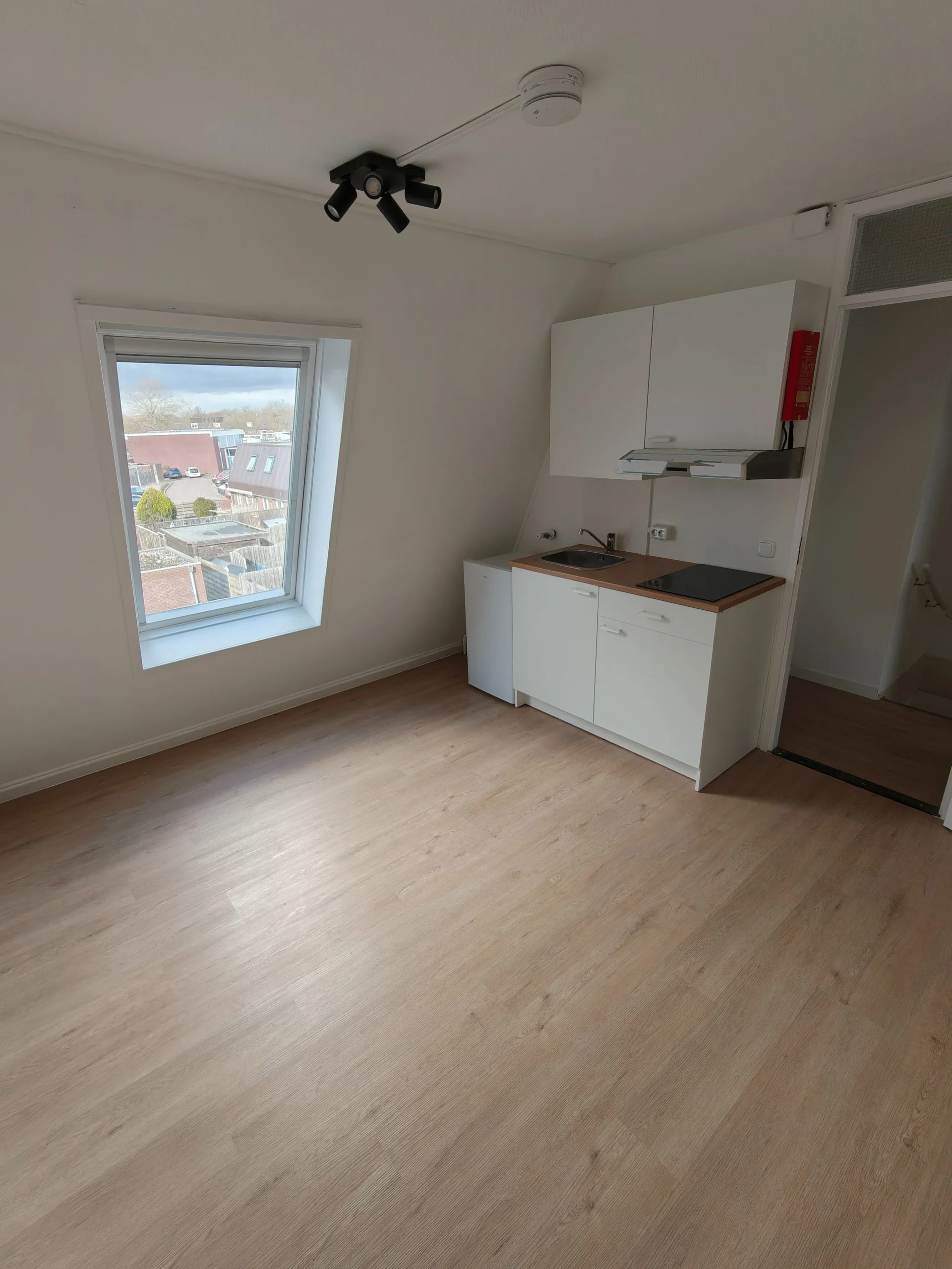 Gerenoveerde kamer met eigen kitchenette - Almere