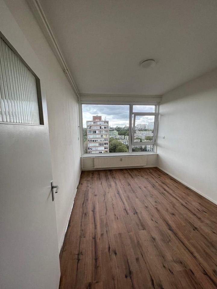 Room for Rent Overtoomse Veld - WOMAN ONLY