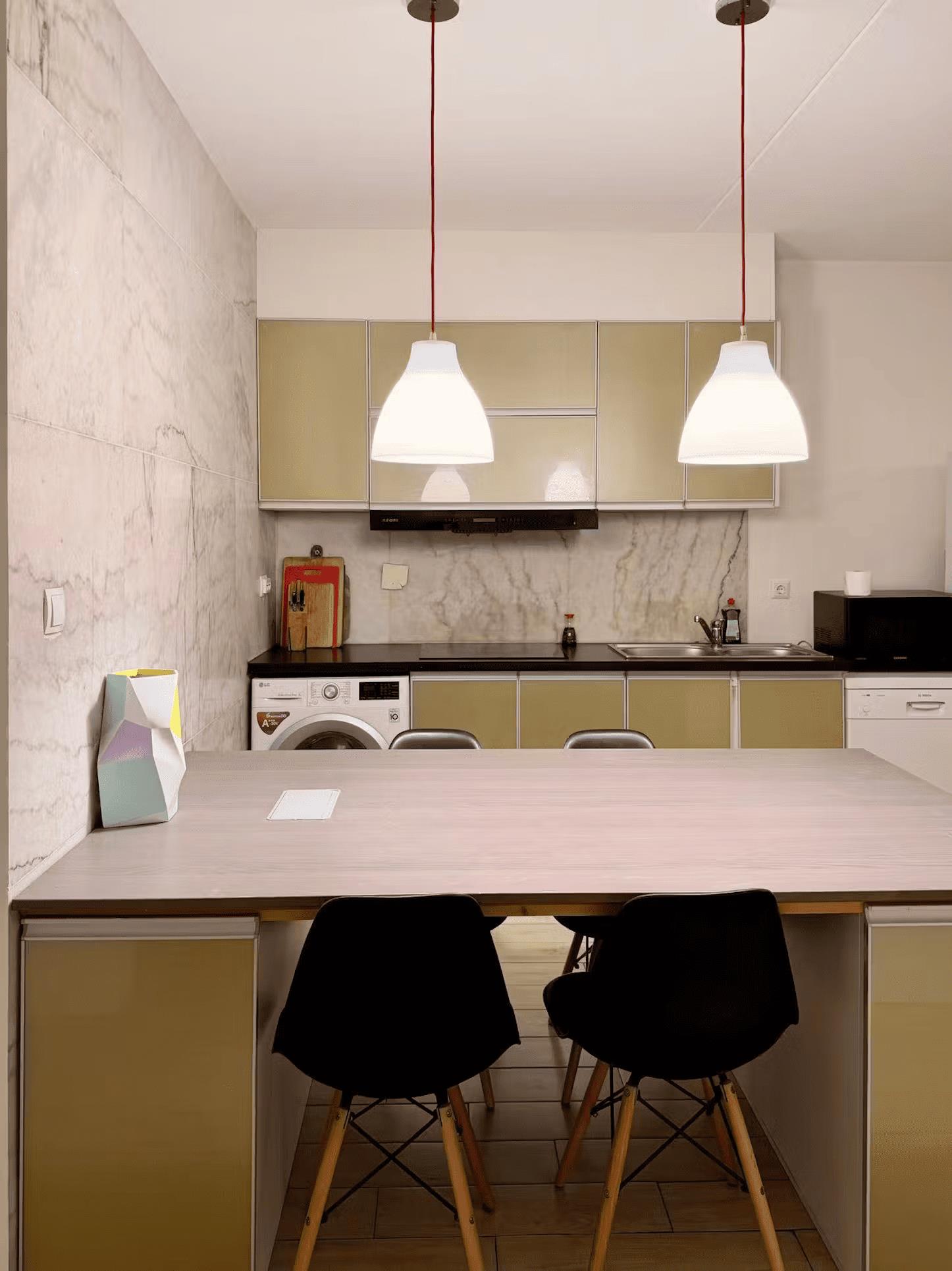 LOOKING FOR FEMALE HOUSEMATE