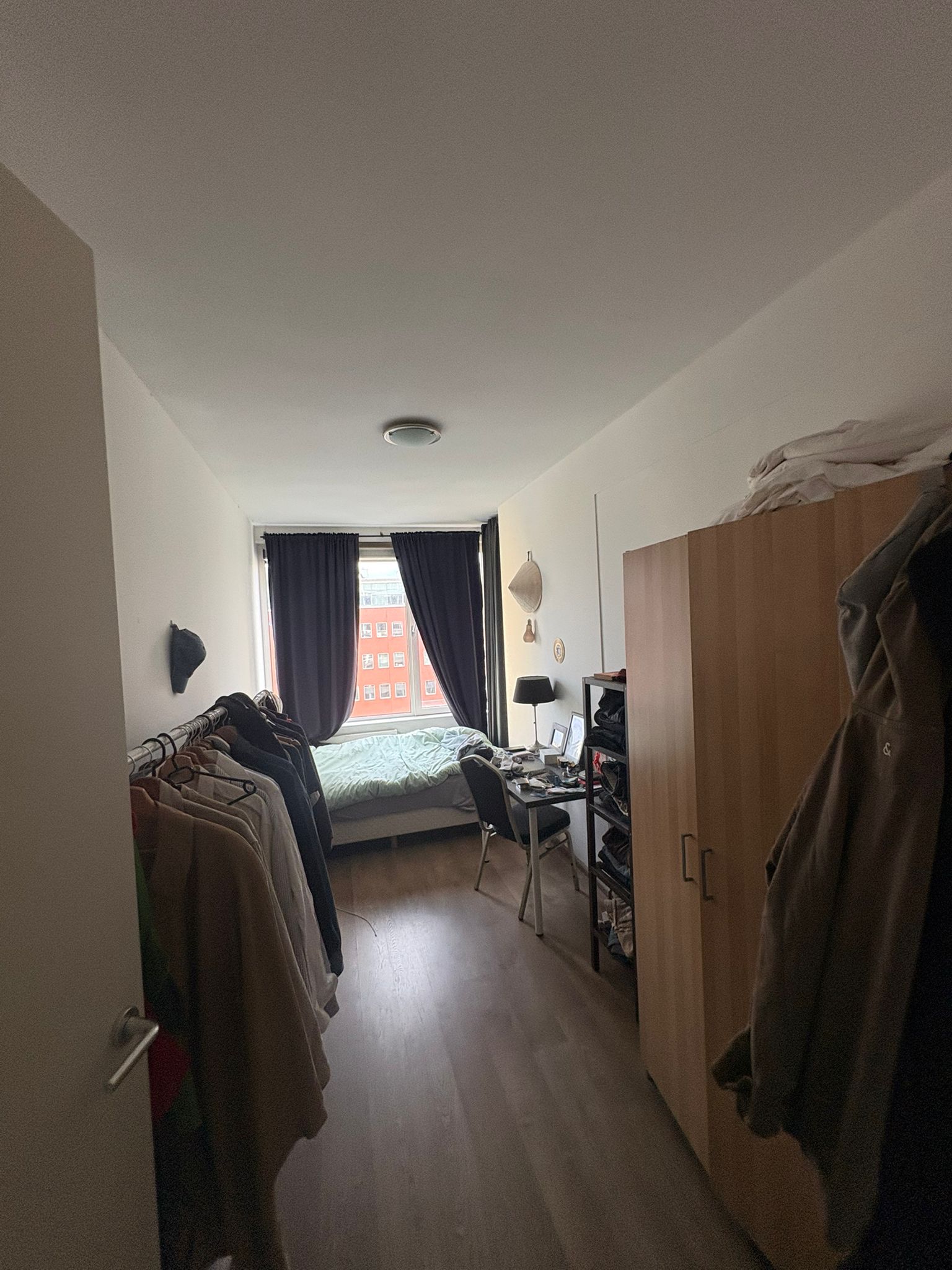 Amazing room in a spacious apartment