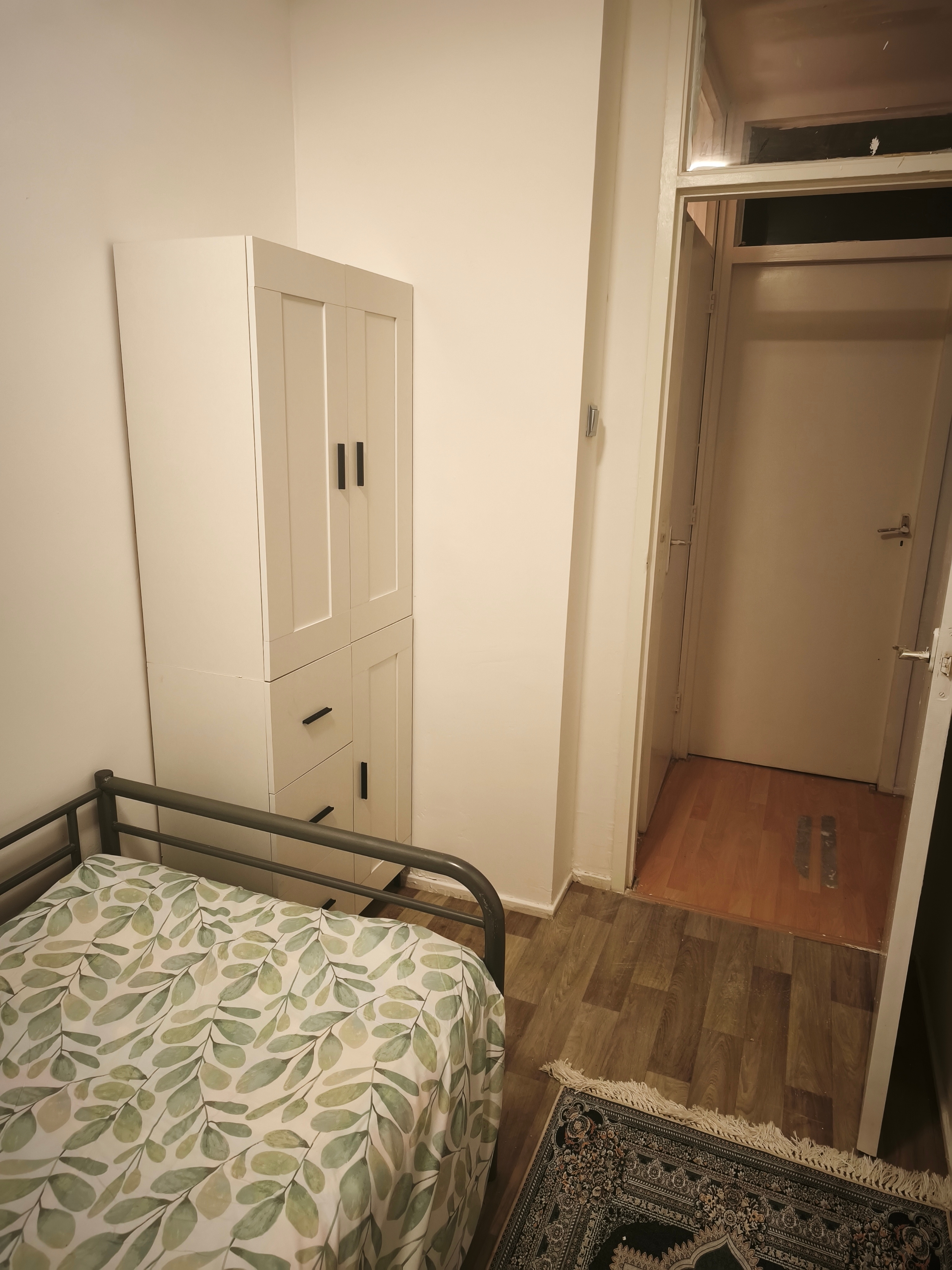 Single room for women