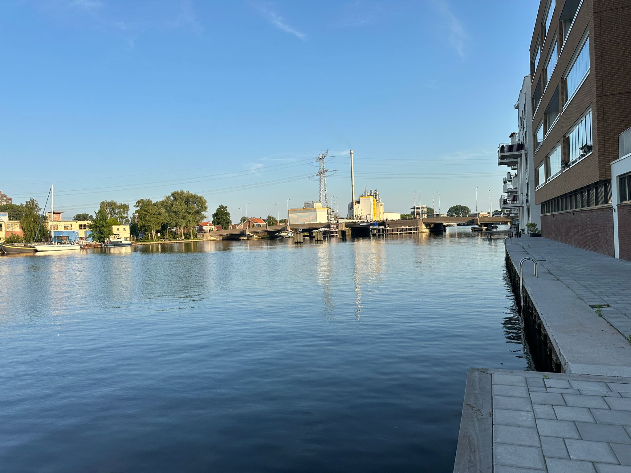 Master Bedroom in Expat Apartment w/ Registration