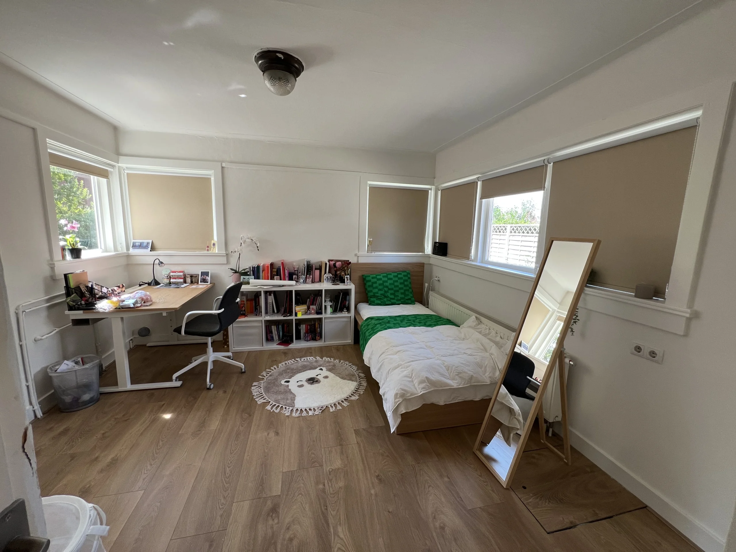 Sunny furnished room - calm home