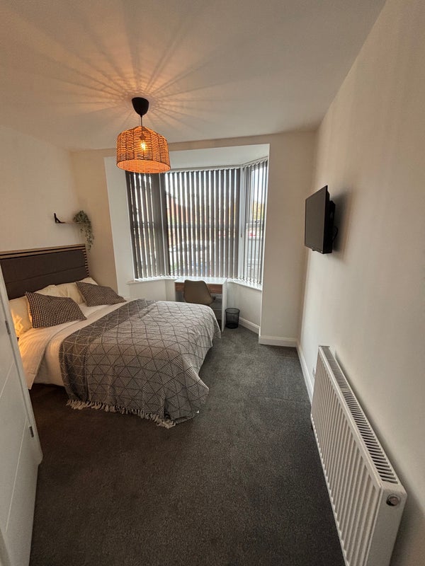 Ready to move Double Room Close to Metro