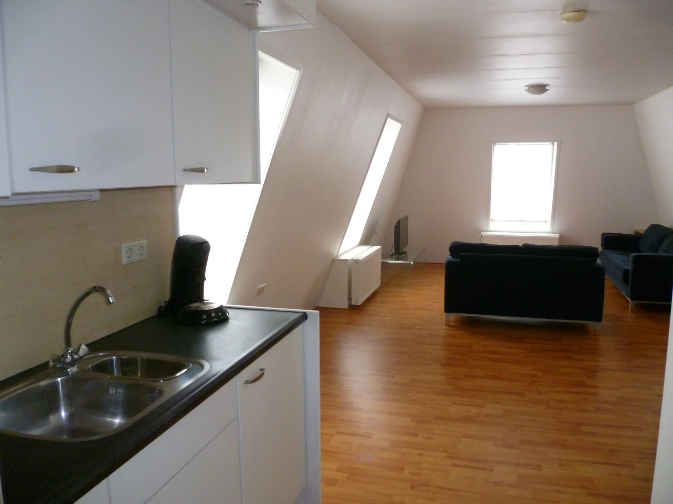 Gestoffeerd Gemeubileerd Gastenverblijf 2 kamer
