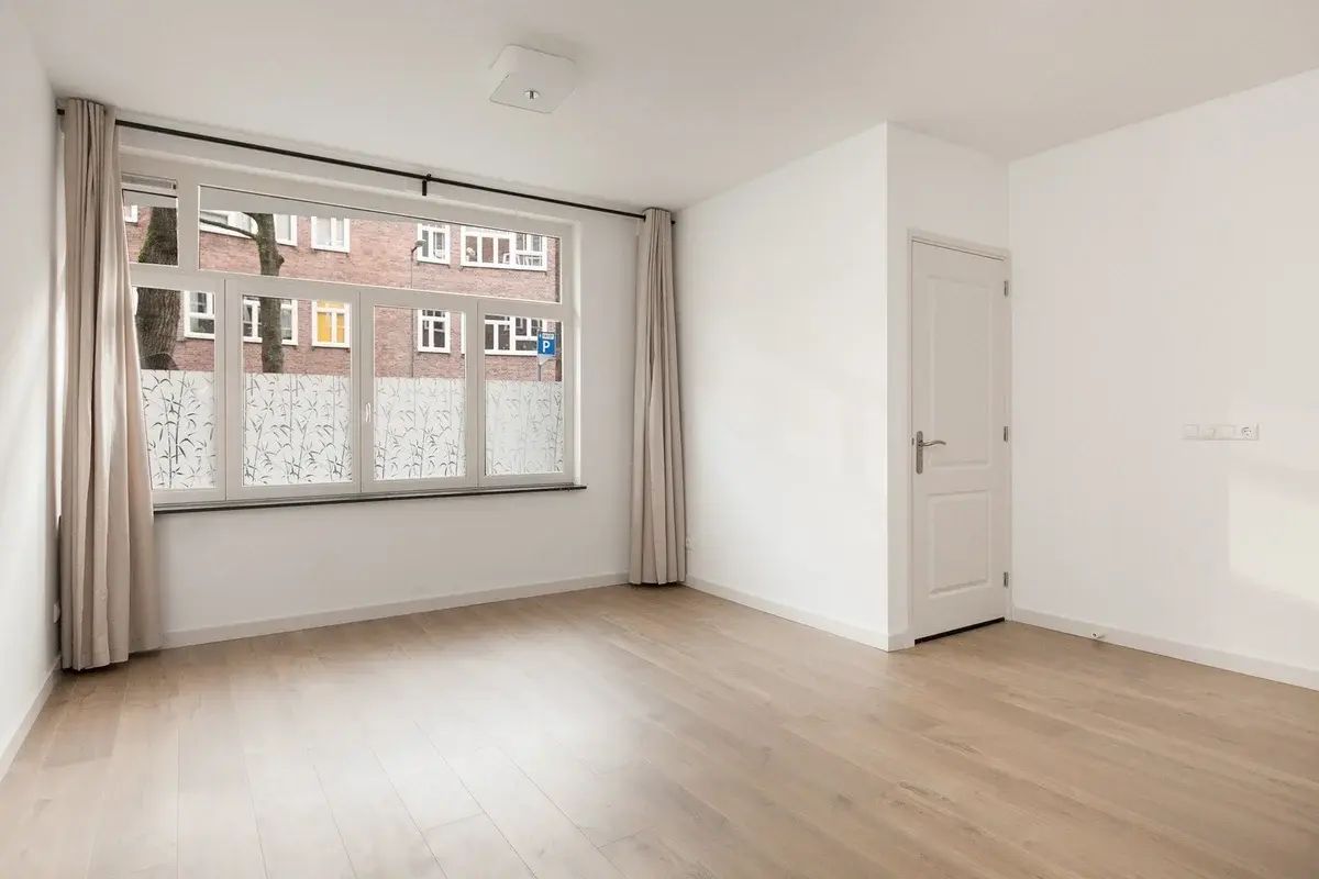 Gerenoveerd 3-kamerappartement met tuin