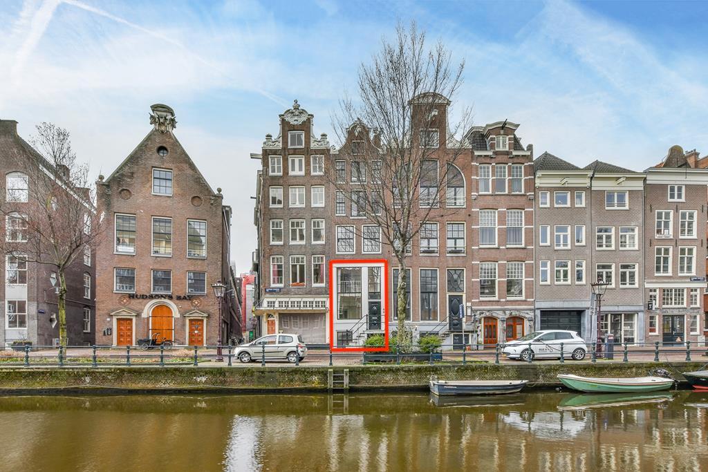 Appartement te huur Oudezijds Voorburgwal in Amsterdam voor € 3.000