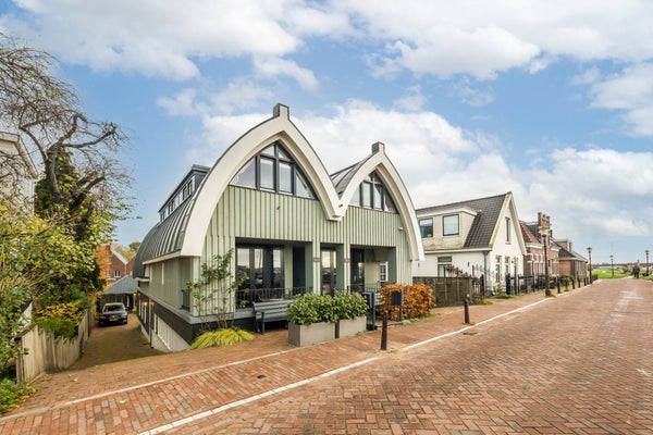 4 bedrooms House Surface Area: 150m2 Unfurnished Available from: 2026-08-01 Amsterdam