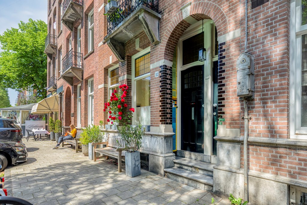 4 bedrooms Surface Area: 200m2 Furnished Amsterdam