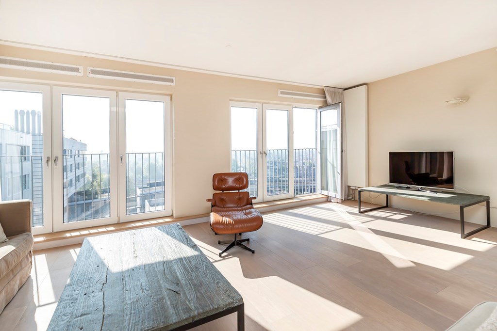 3 bedrooms Surface Area: 145m2 Furnished Amsterdam