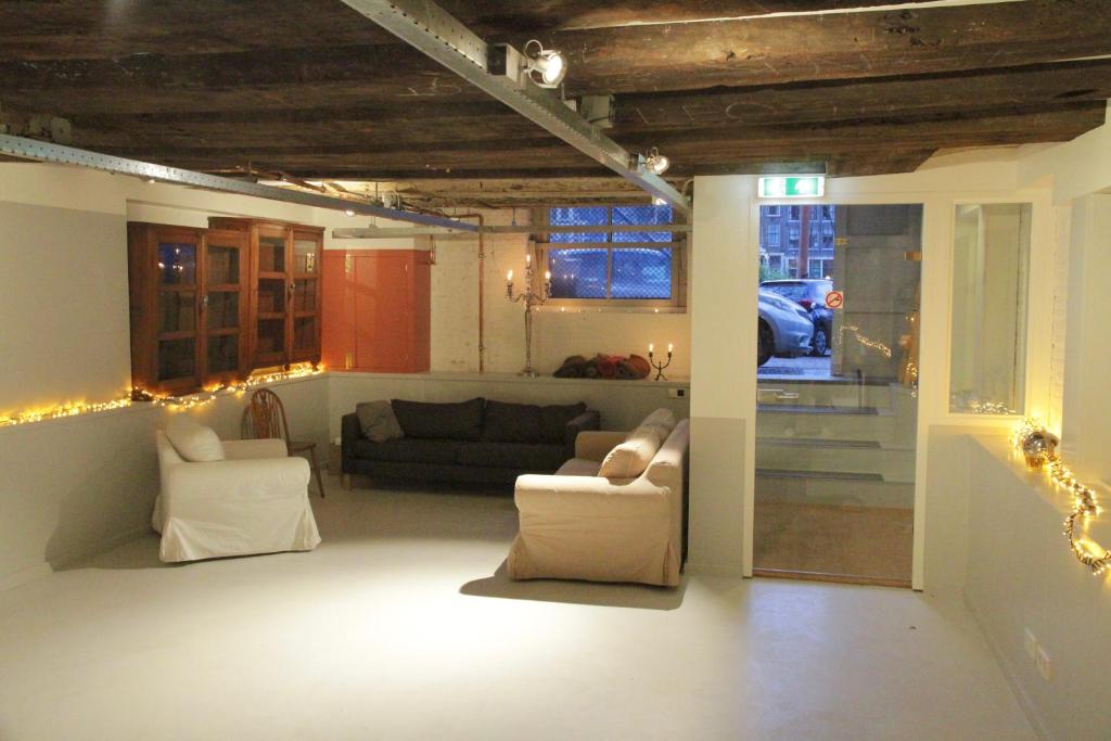 Spacious Canal Apartment (100 m²) in Amsterdam City Centre