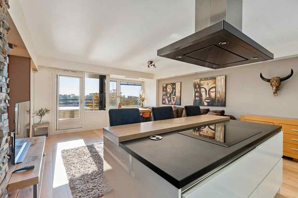 Luxury 3-Bedroom Furnished Apartment with 2 Balconies & Lake View in Amsterdam Nieuw-West