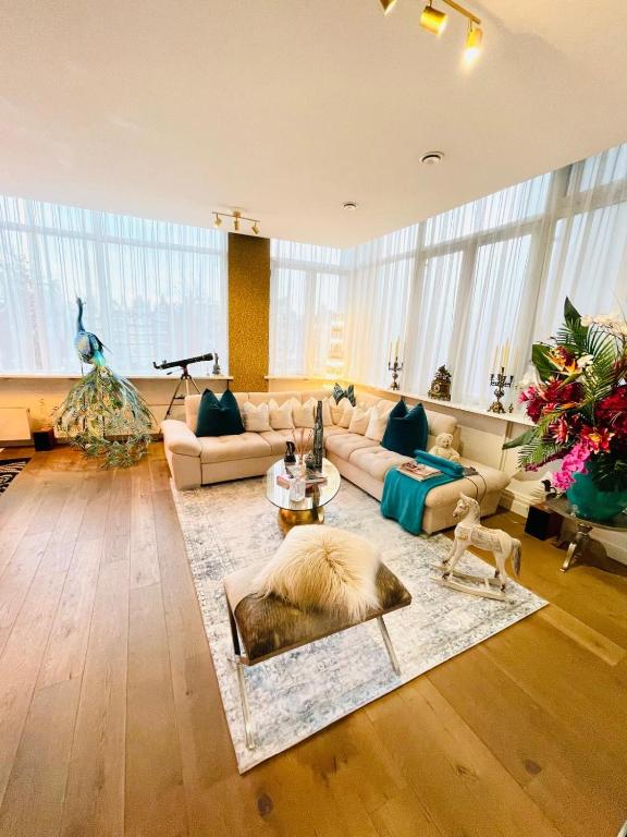 Spacious Canal-View Apartment (85 m²) in Amsterdam City Centre