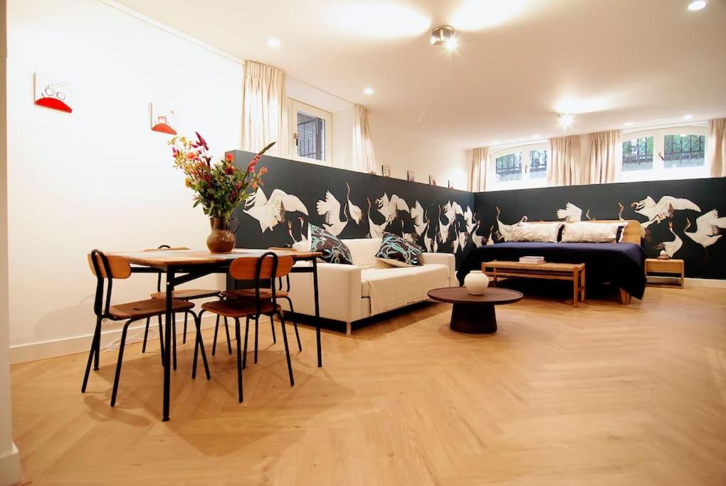 Modern 1-Bedroom Suite near Vondelpark & Museums in Oud-West