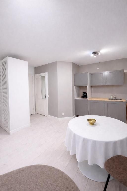 Maison Lumière - 1-Bedroom Apartment with Private Rooftop Terrace