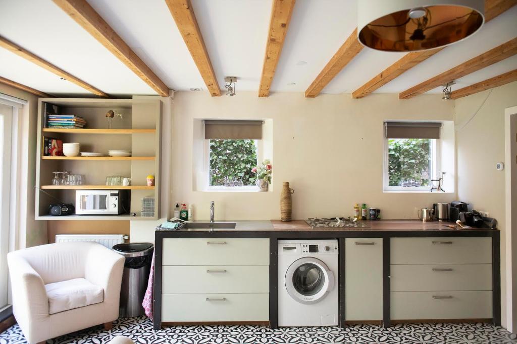 Quiet 2-Bedroom Ground-Floor Apartment with Garden in Amsterdam Noord