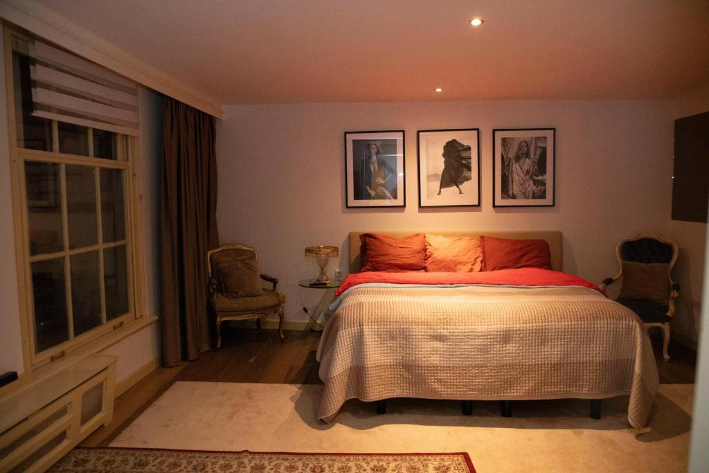 Exceptional 3-Bedroom Canal House (195 m²) in Amsterdam City Center with Balcony & Views