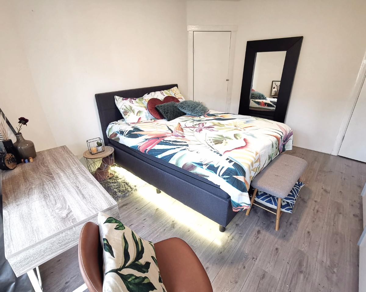 Large stylish room in de Pijp