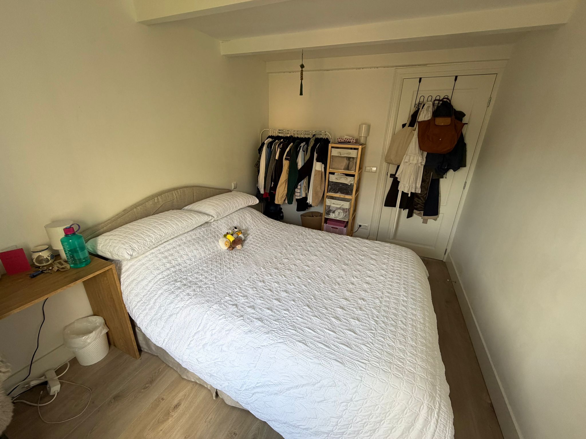 Ongemeubileerde kamer in Oud-West