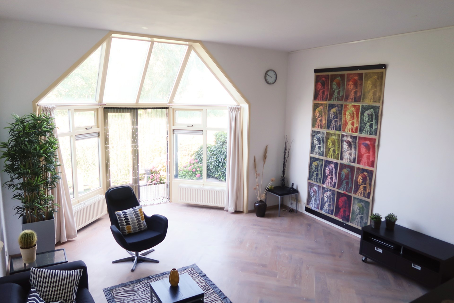 3 bedrooms Surface Area: 160m2 Furnished