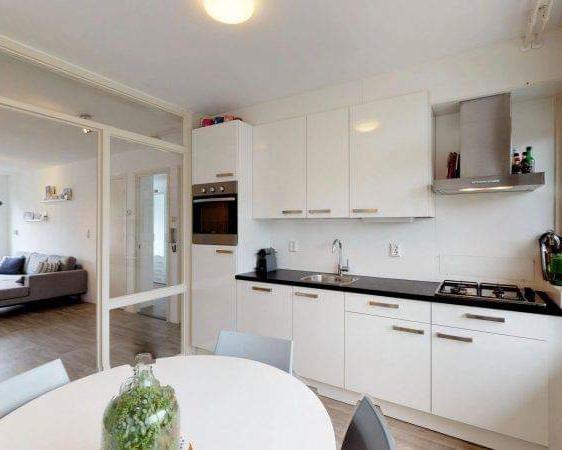 Lichte Kamer in Ruim Appartement