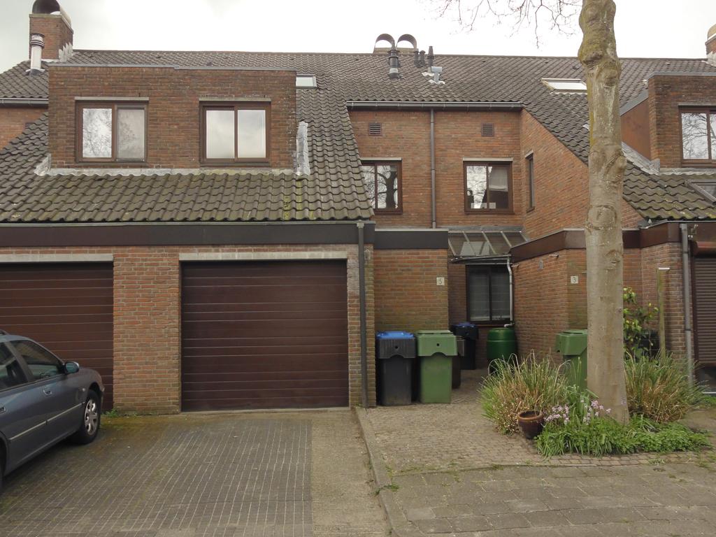 Huis te huur Domela Nieuwenhuislaan 5 in Leiden voor € 2.650