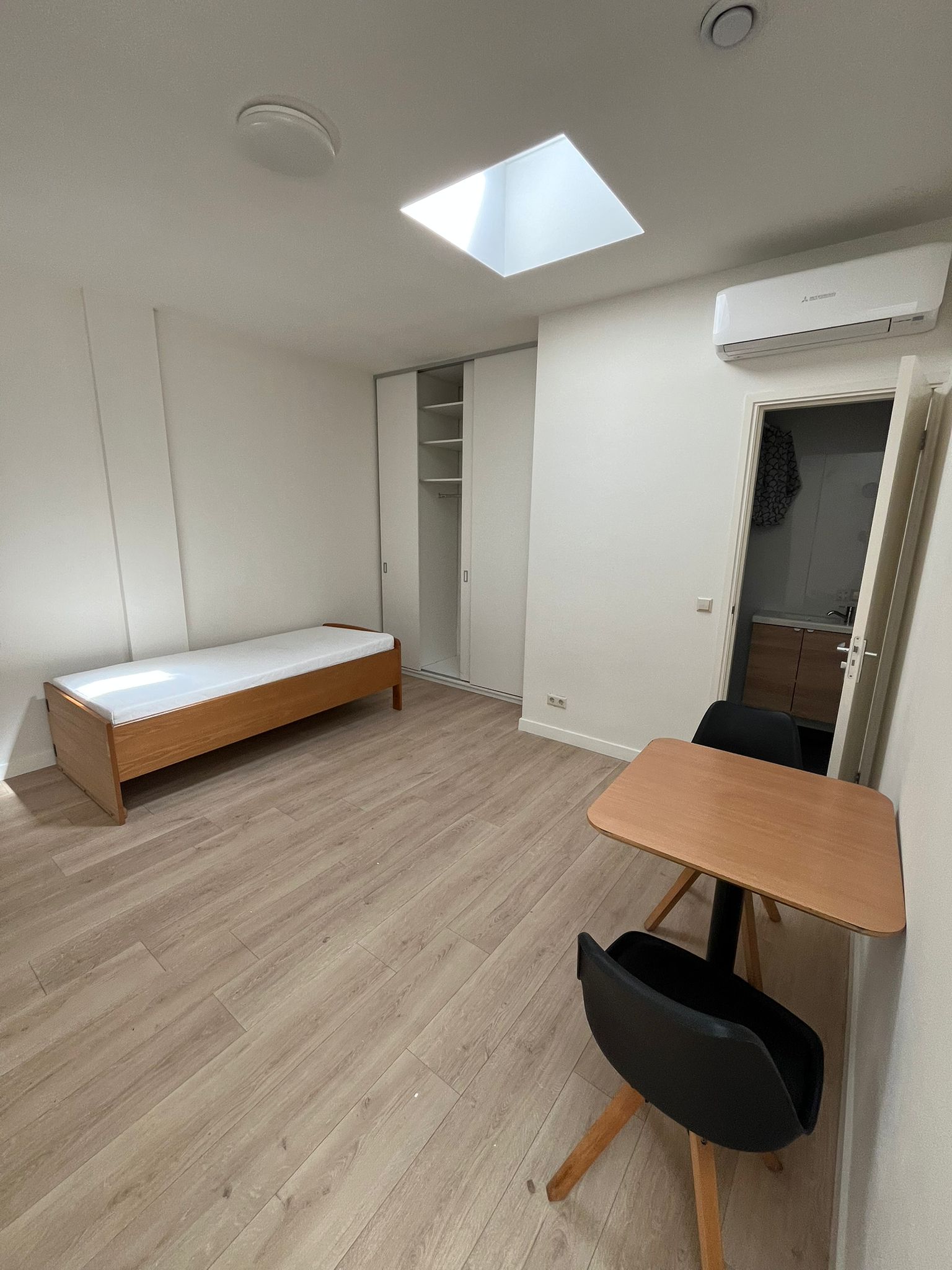 8 studios available in amsterdam zuidoost