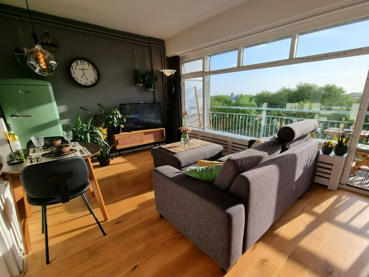 Gemeubileerd Licht | zonnig balkon [Aan het water]