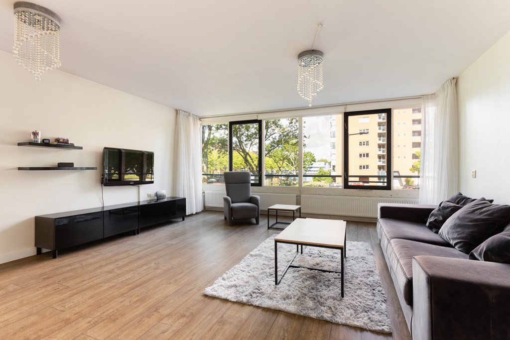 2 bedrooms Surface Area: 95m2 Furnished