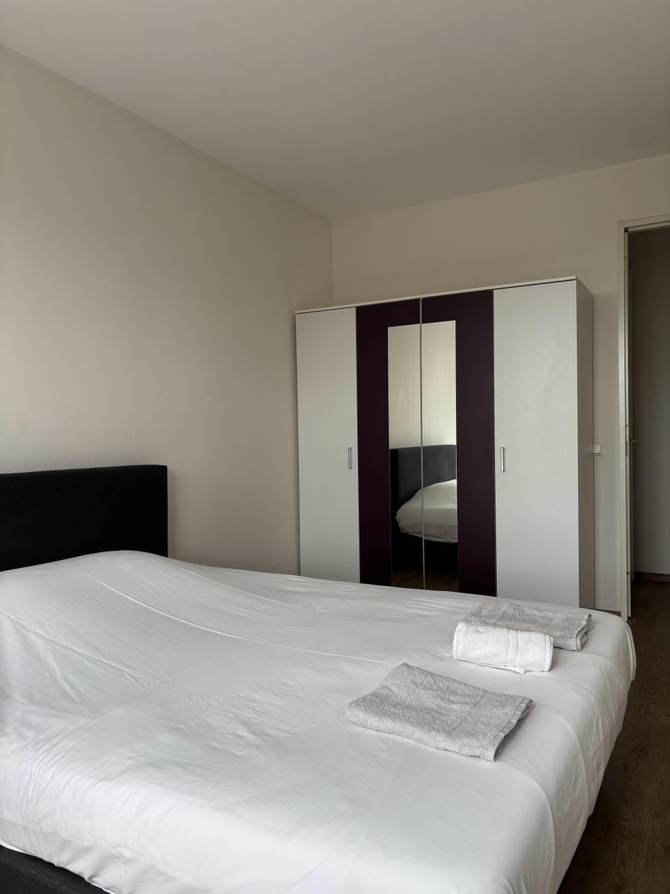 Room in 3 bedroom apartment
