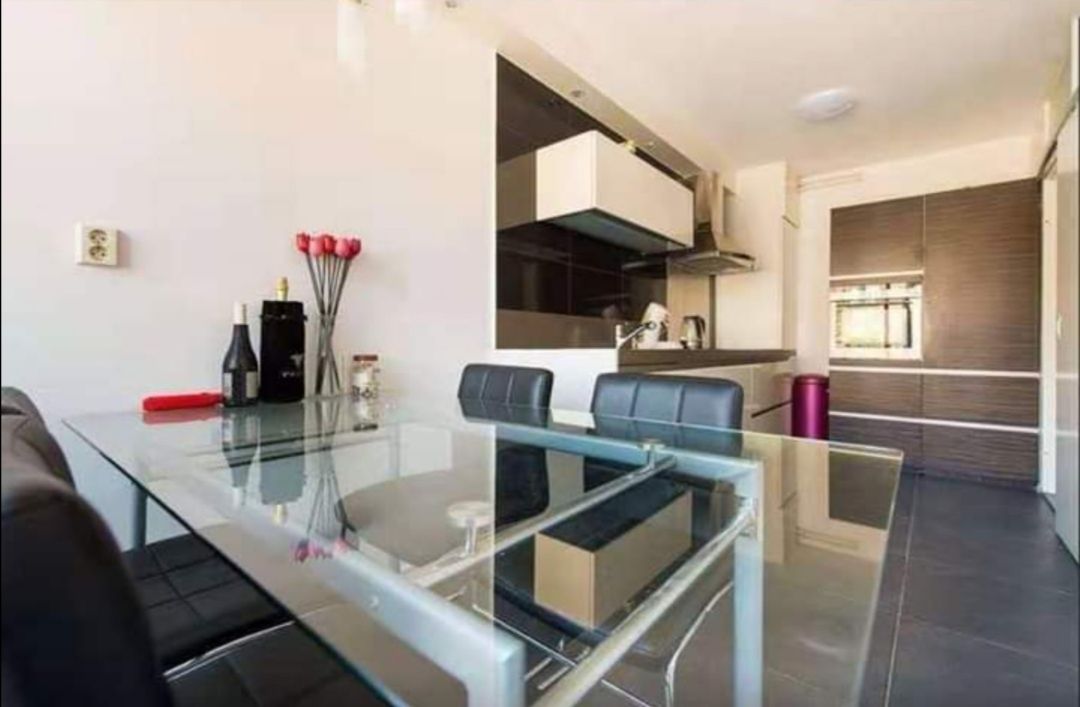 Spacious living room+ allowance