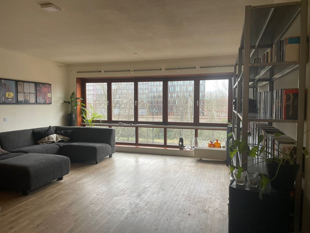 2 bedrooms Surface Area: 93m2 Furnished