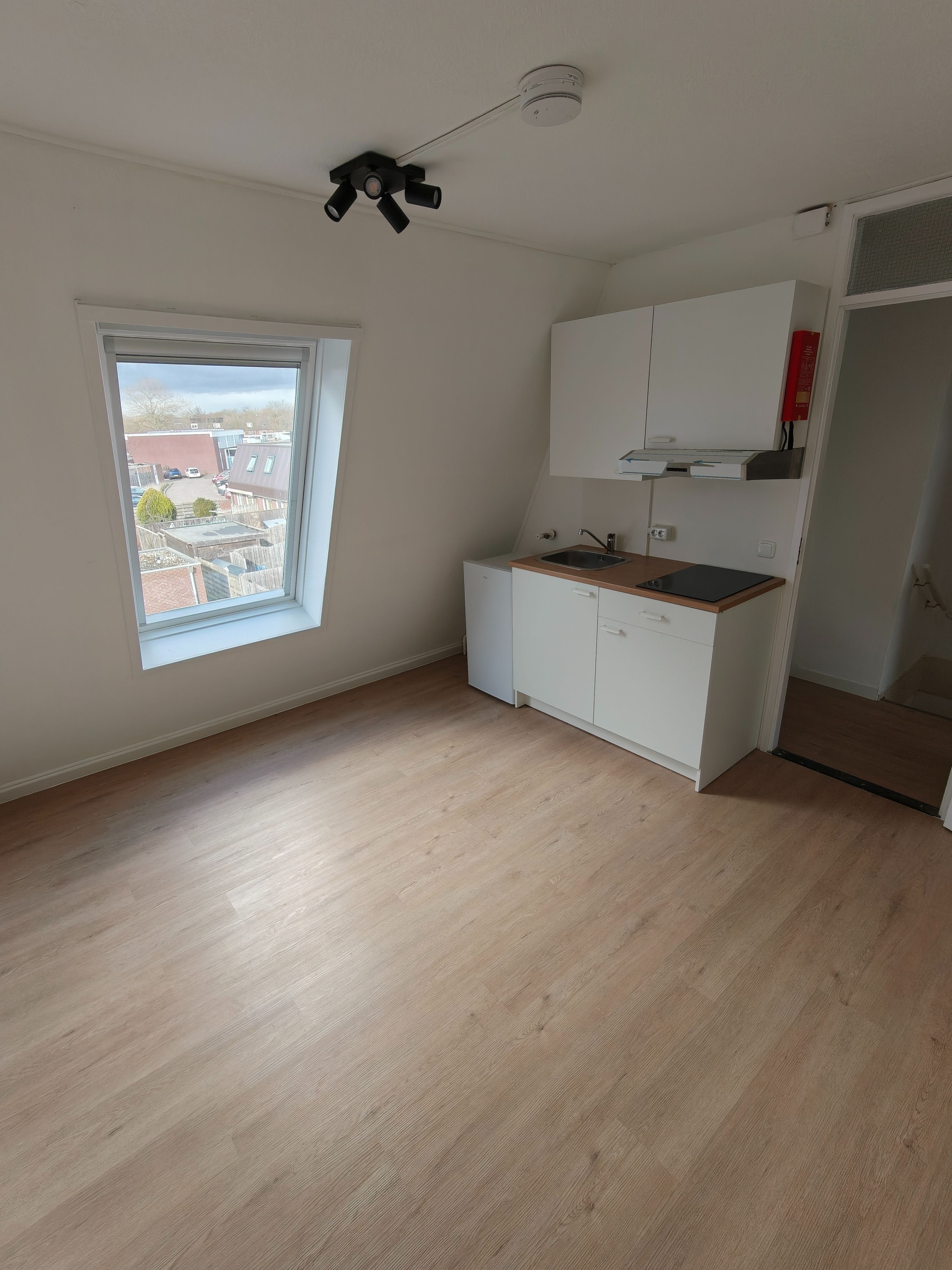 Gerenoveerde kamer met eigen kitchenette - Almere