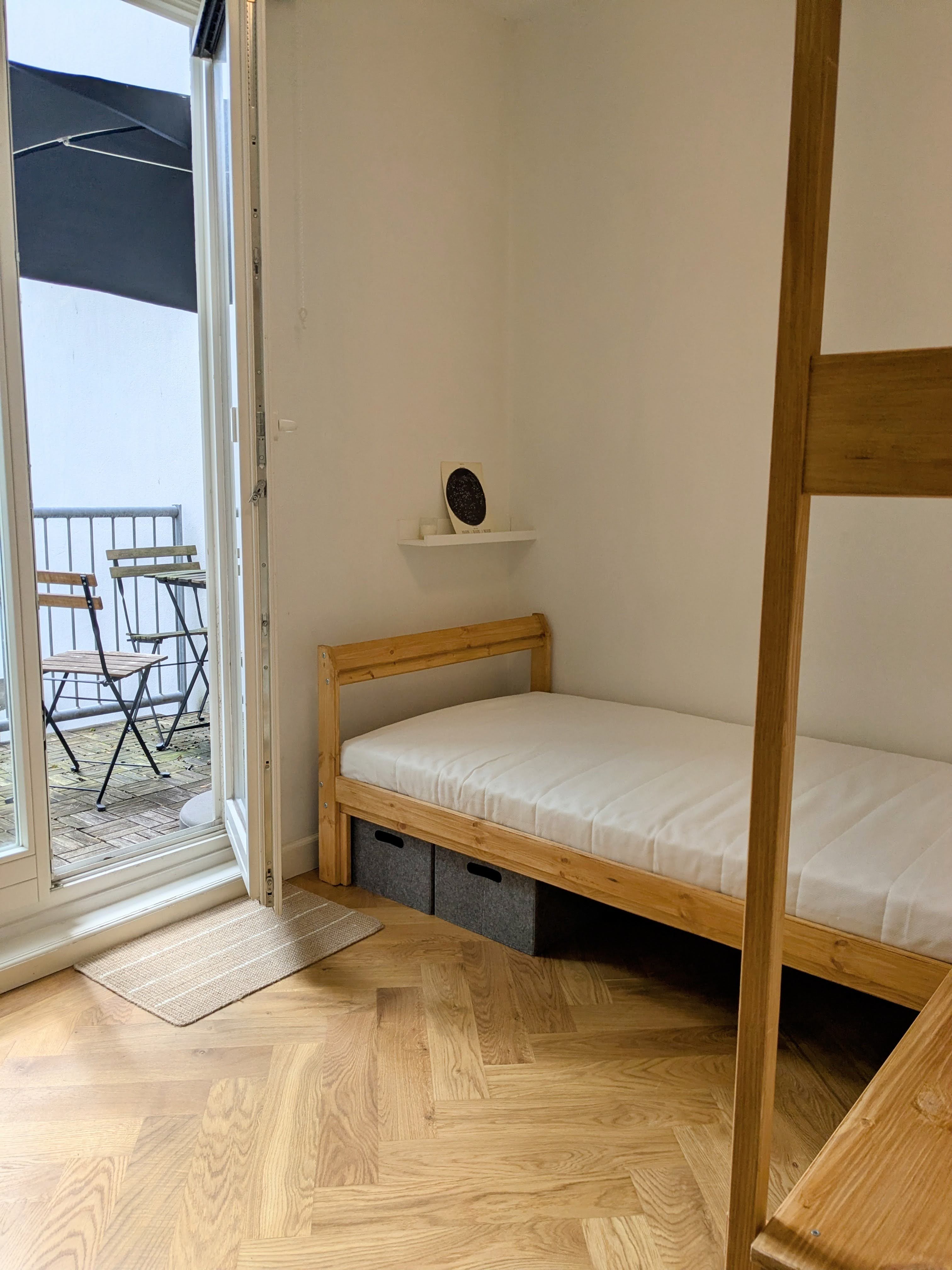 Furnished room + private balcony in Oud West Amsterdam